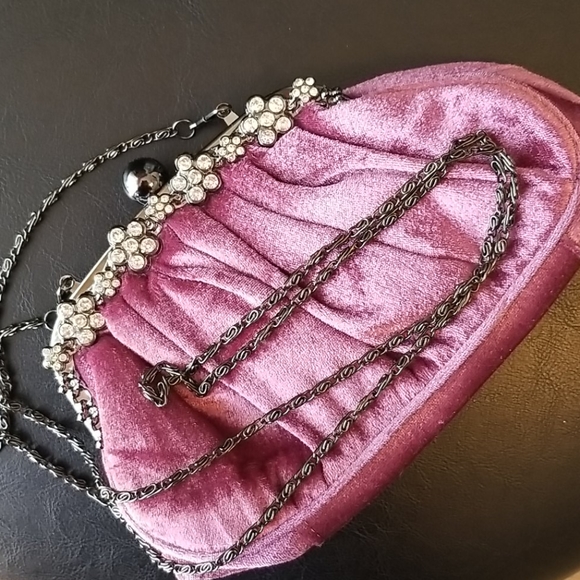 Cargo fuzzy pink clutch - Picture 7 of 7